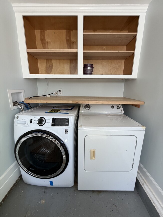 Building Photo - 421 Loblolly Ln