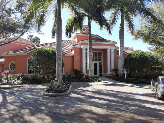 Building Photo - Annual unfurnished 2/2 condo in luxury development near Legacy Trail and Siesta Key.