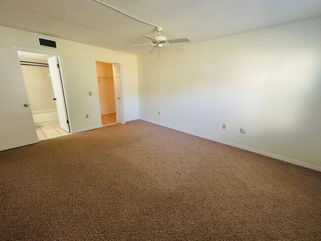 Building Photo - Great Location, 2 Bedroom W/ Access Citrus...