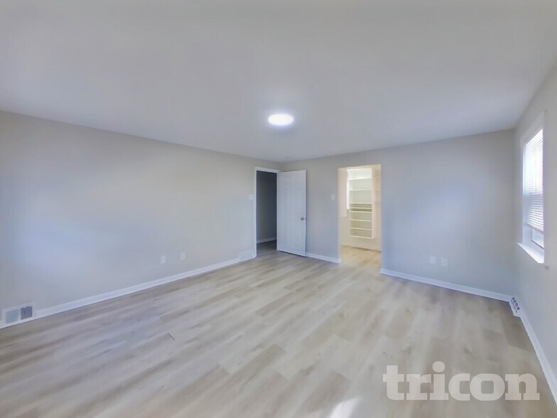 Building Photo - 906 Township Line Rd