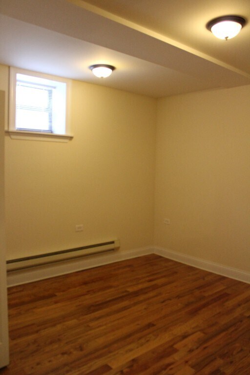 Building Photo - 1115 W Oakdale Ave