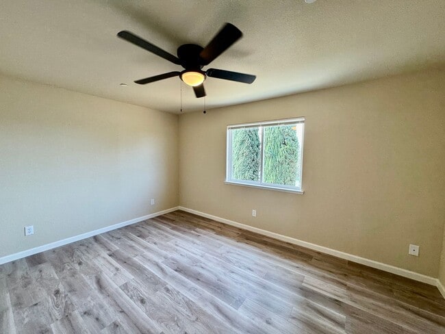 Building Photo - Stunning New Build 3-Bedroom, 2.5-Bath Triplex Apartment for Rent