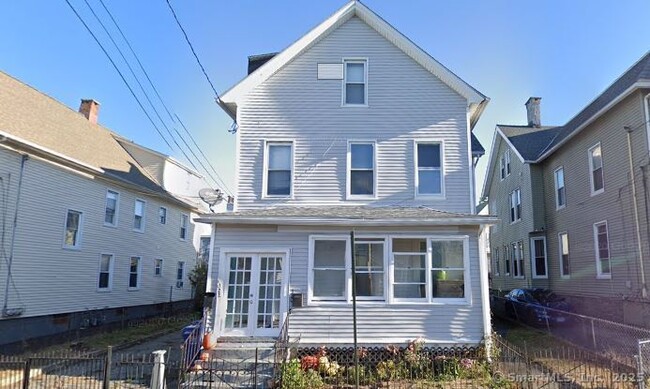 Building Photo - 322 Catherine St
