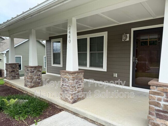 Building Photo - 2440 Belvue Rd