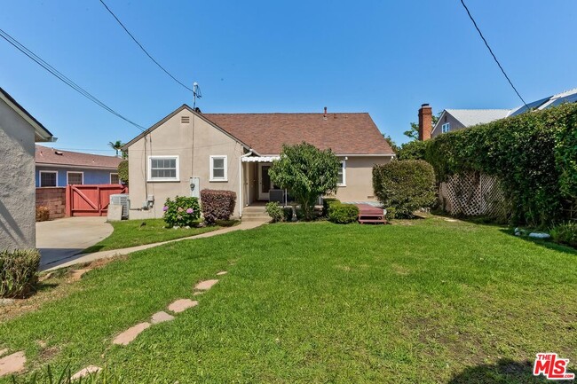 Building Photo - 7719 Hosford Ave