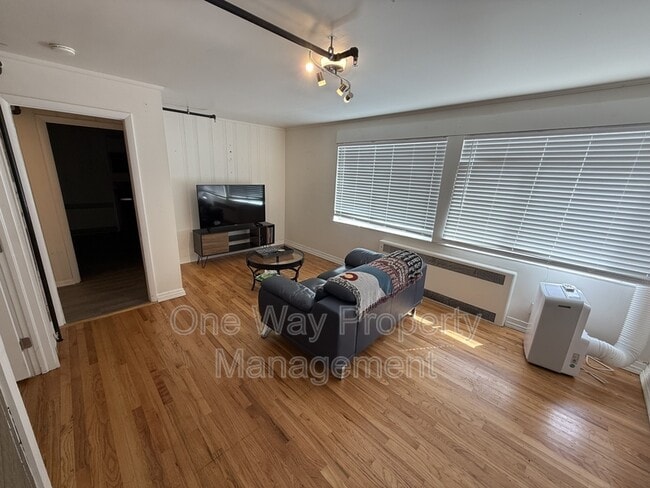 Building Photo - 1012 8th St