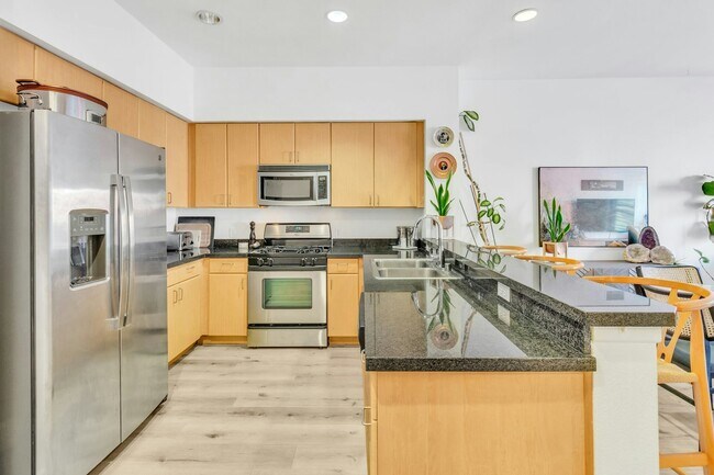 Building Photo - 445 Island Ave