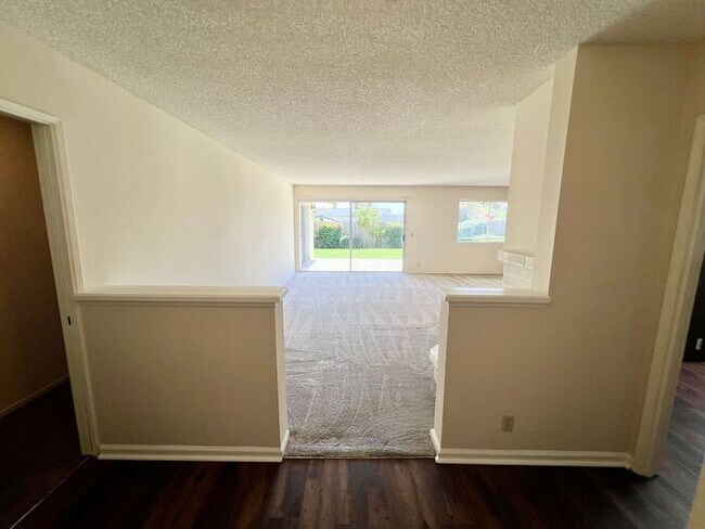 Building Photo - Welcome to your new home in the heart of Pacific Beach!