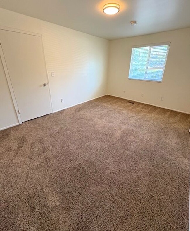 Building Photo - 2 Bedroom Apartment in Holladay!