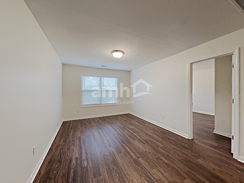 Building Photo - 213 Orchard Trail