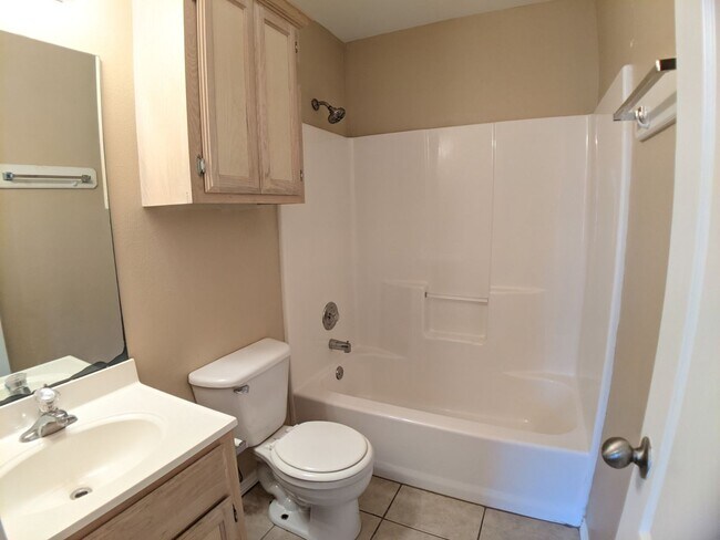 Building Photo - 721 Sonesta Ct