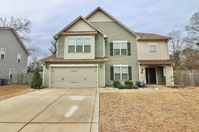 Building Photo - Spacious 4-Bedroom Home with Fireplace in Fayetteville, NC - A Must-See Rental Property!