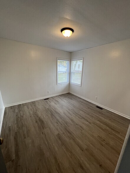 Building Photo - 1111 6th St