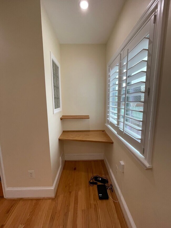 Building Photo - Charming 1928 Row Home for Rent with Modern Amenities — 3 Bedroom 2 Full Bath w/ 2 Half Baths, 2 ...