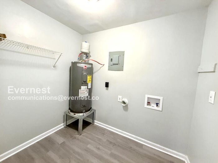 Building Photo - 1309 5th Pl NW