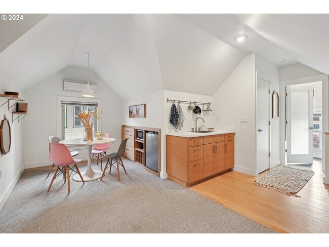 Building Photo - 3916 N Albina Ave