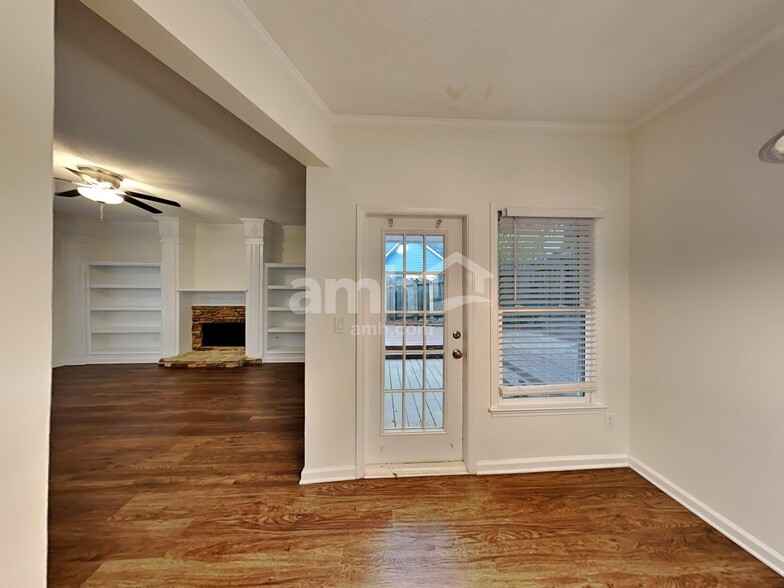 Building Photo - 403 Pine Grove Way
