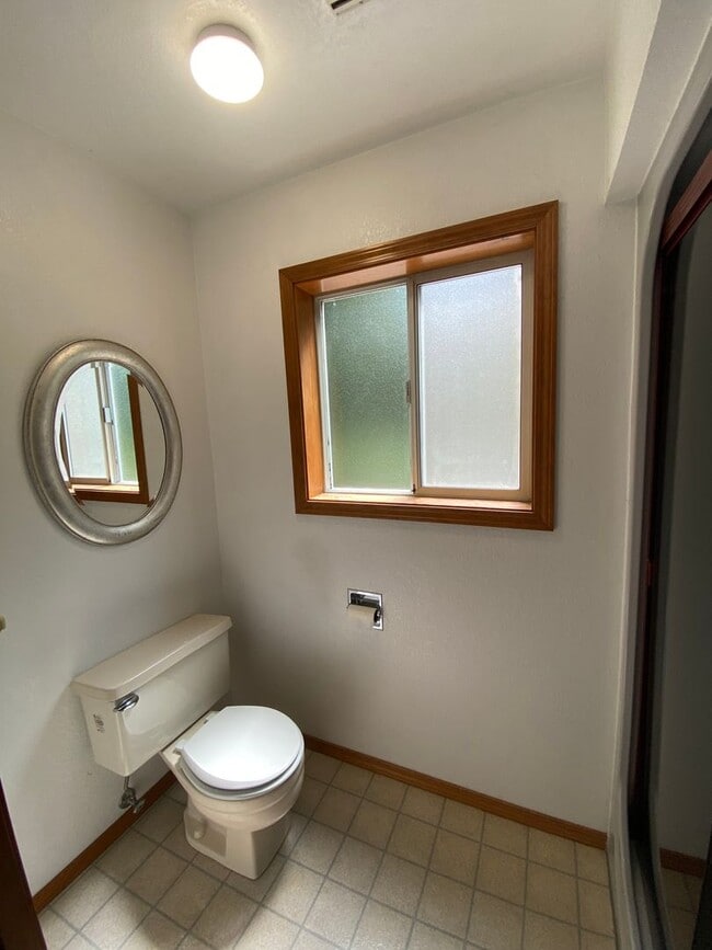 Building Photo - 3 bedroom 2.5 bathroom Home in Lake Steven...