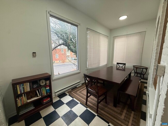 Building Photo - 615 E High St