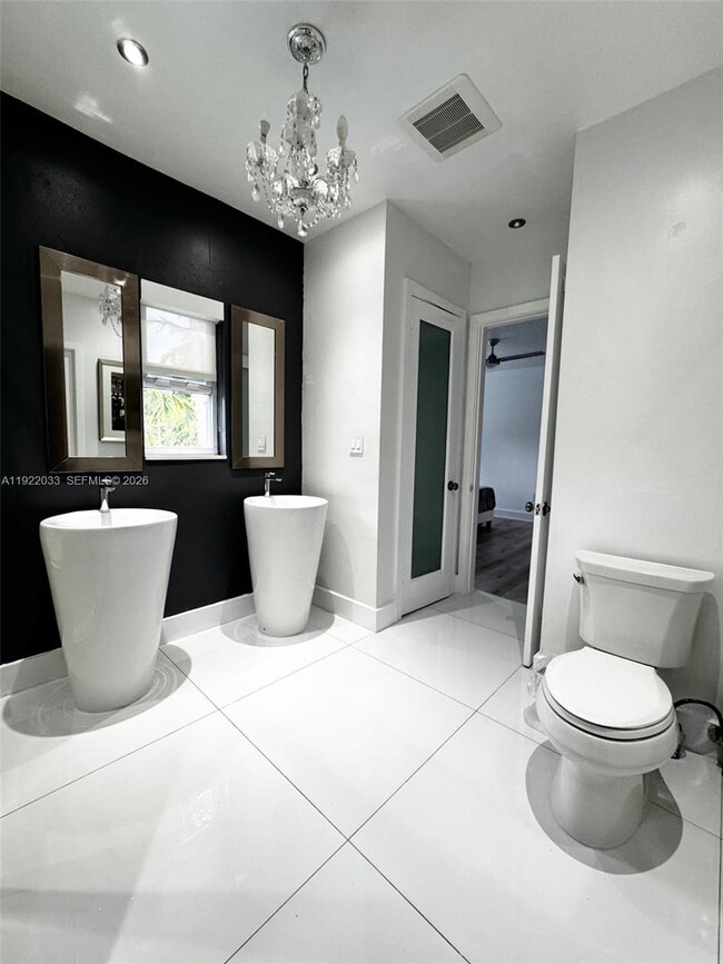 Building Photo - 3470 Sheridan Ave