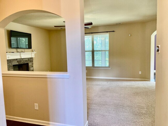 Building Photo - Spacious Grovetown Home