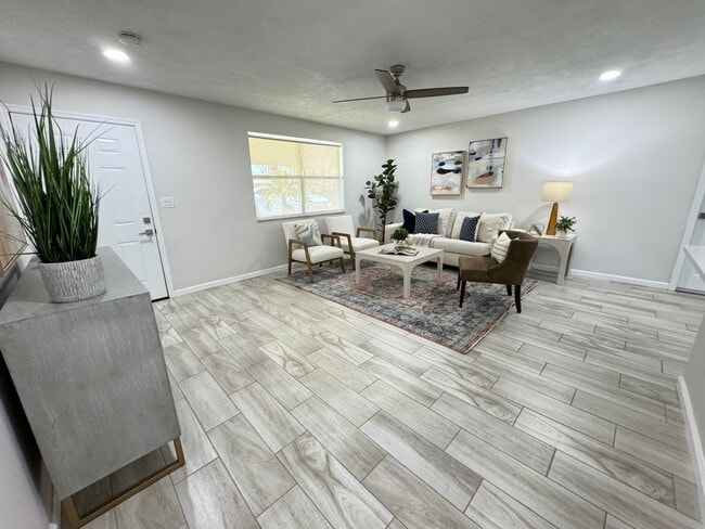 Building Photo - Location Annual Single Fam Rental Pets ok