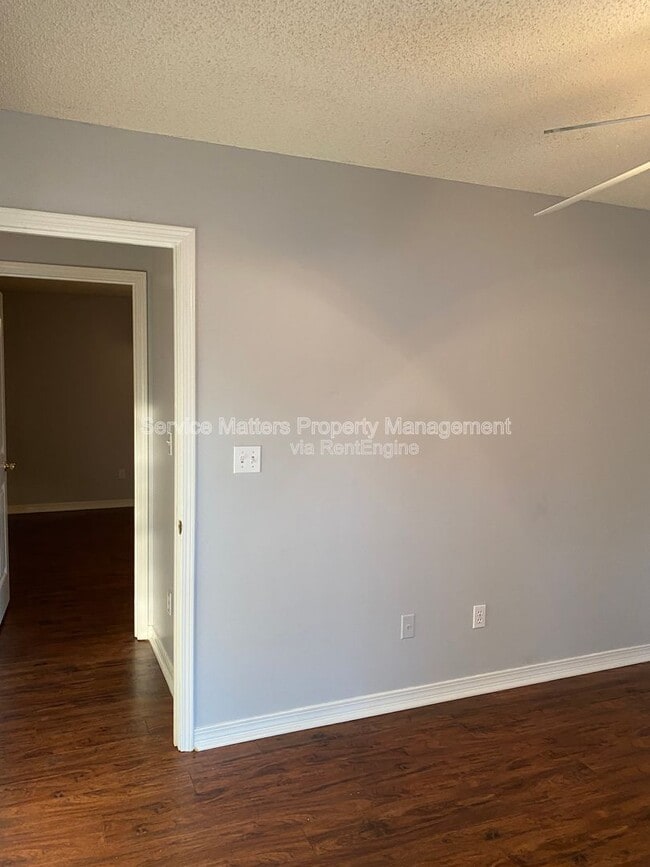 Building Photo - 5746 Rolling Hills Dr