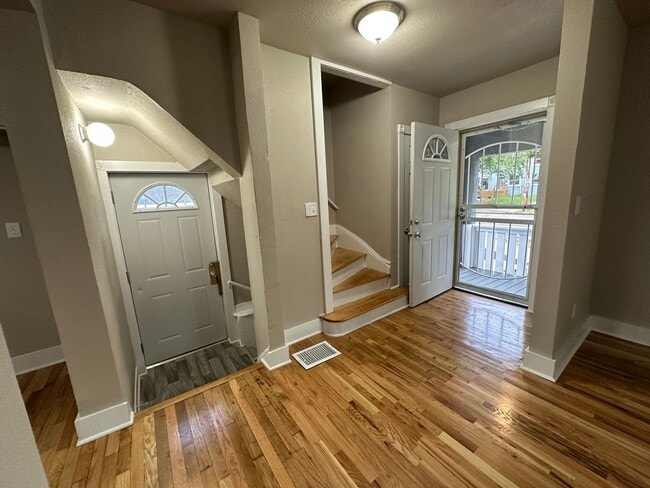 Building Photo - Renovated 2BR/1BA Rent to Own Home with Dr...