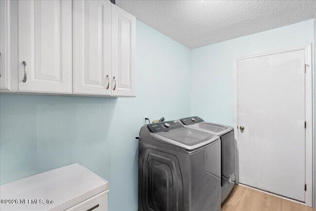 Building Photo - 5281 Oxford Crest Dr