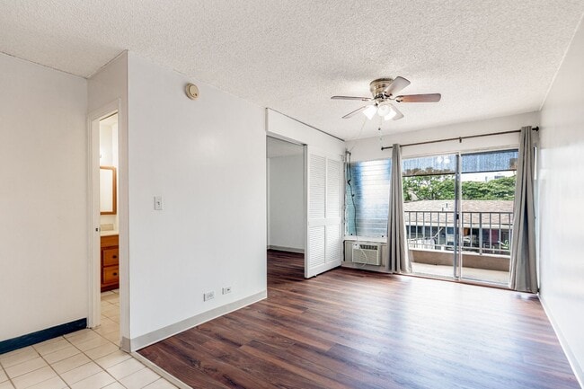 Building Photo - Queens Villa 1bd/1ba/1parking