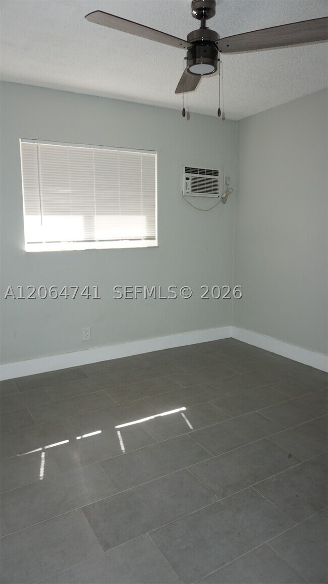Building Photo - 808 SW 14th St