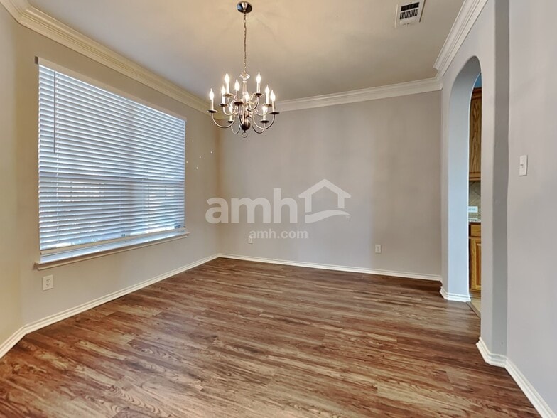 Building Photo - 2319 Merlin Dr