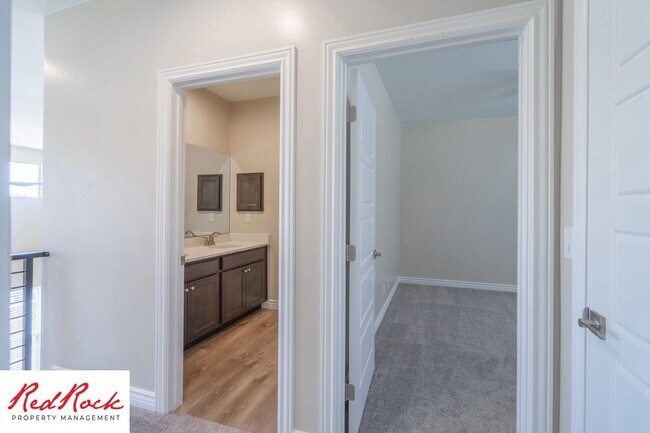 Building Photo - Stunning 4 Bedroom Home. Dog friendly!