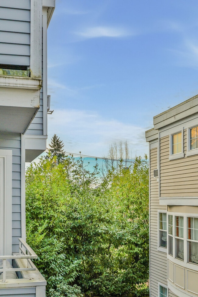 Building Photo - 619 Federal Ave E