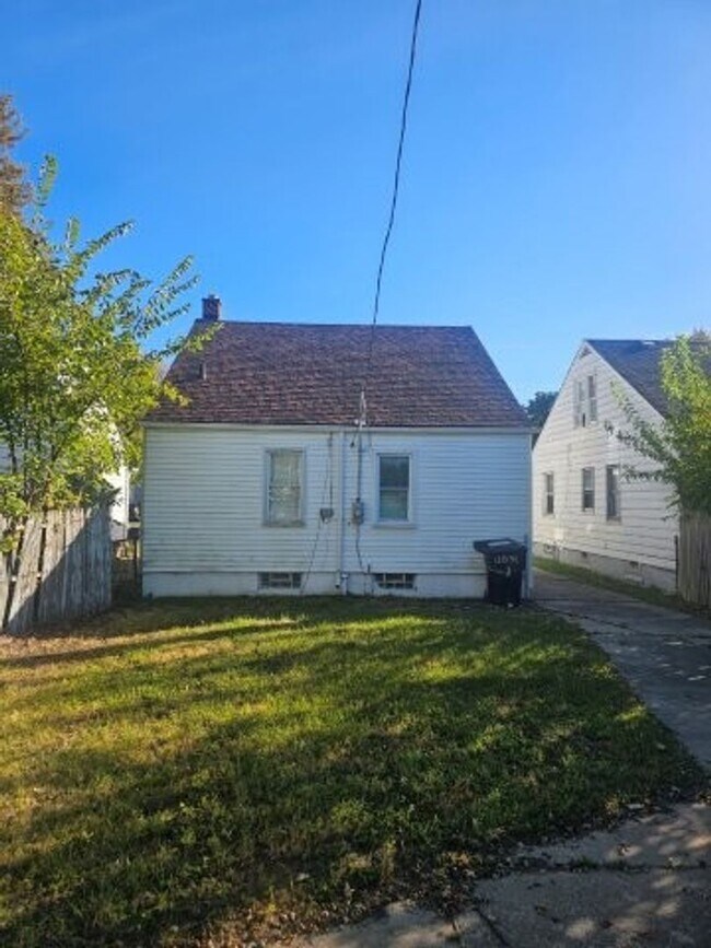 Building Photo - 13831 Carlisle Dr