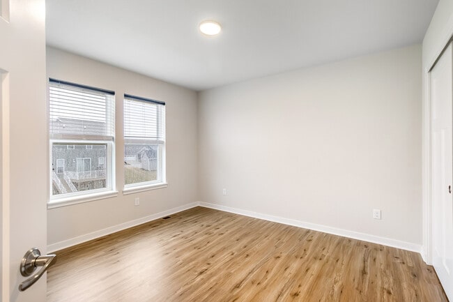 Building Photo - 670 Lambert Dr