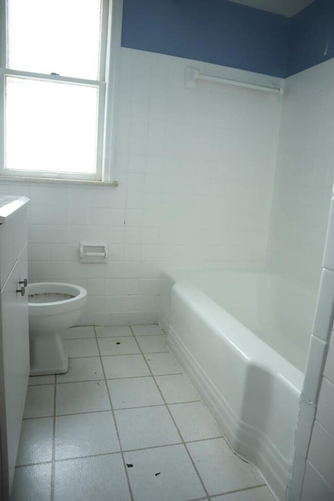 Building Photo - 4144 Hinsdale Rd