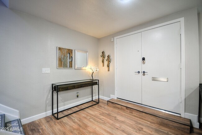 Building Photo - 7603 E Montecito Ave