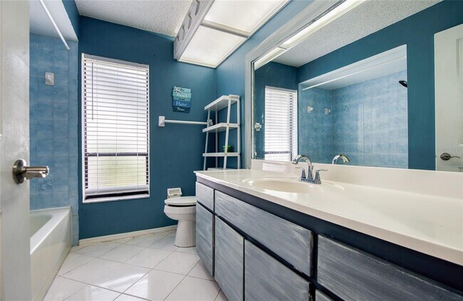 Building Photo - 2143 Salisbury Ct