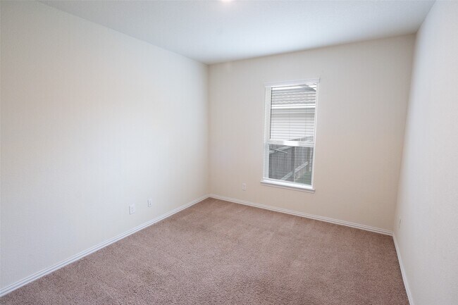 Building Photo - 216 N Lynx Trail