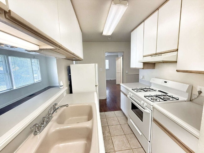 Building Photo - Unbeatable Location – Walk to the Comal Ri...