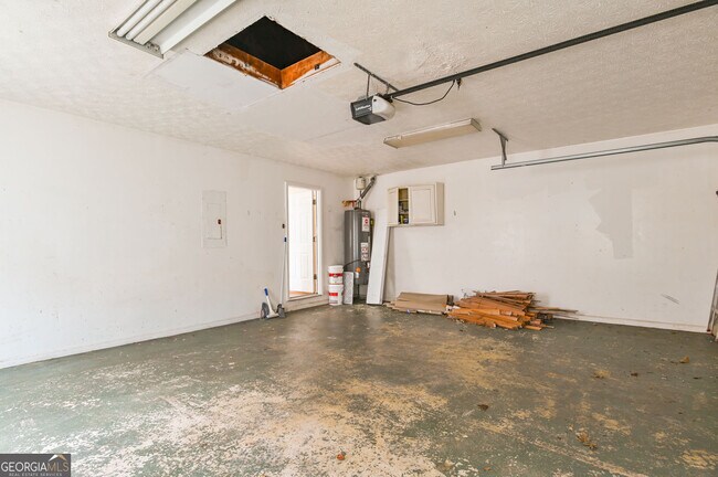 Building Photo - 105 N Oakland Cir