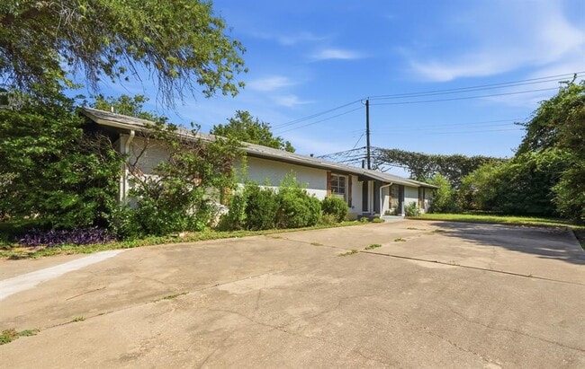 Building Photo - 2712 St Edwards Cir
