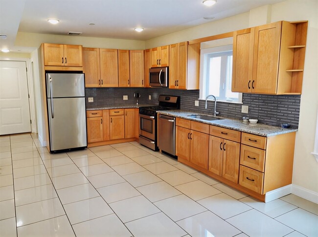 Building Photo - 159 Elm St