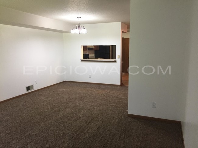 Building Photo - 1320 Daleview Dr