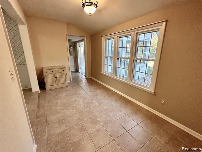 Building Photo - 4302 Sheridan Dr