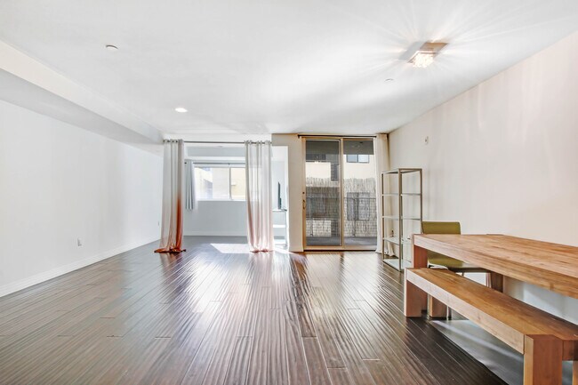 Building Photo - 1544 7th St