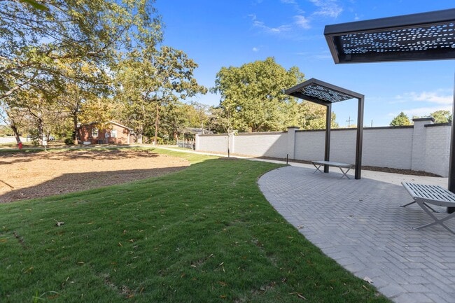 Building Photo - Gorgeous New Construction!  Updated Kitche...