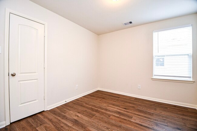 Building Photo - 10909 Panther Ct