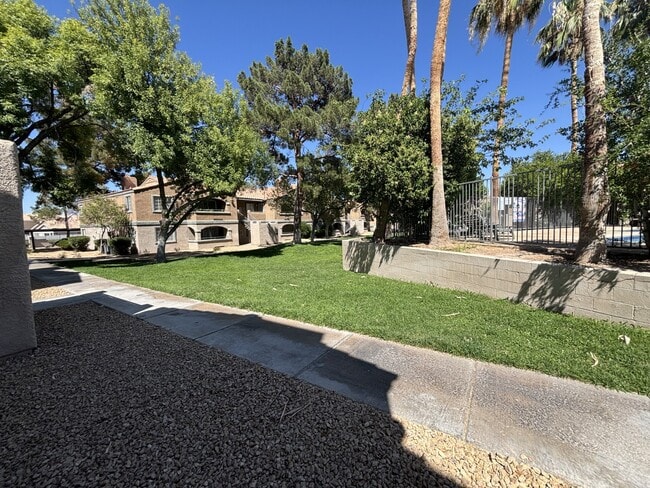 Building Photo - 200 Mission Laguna Ln